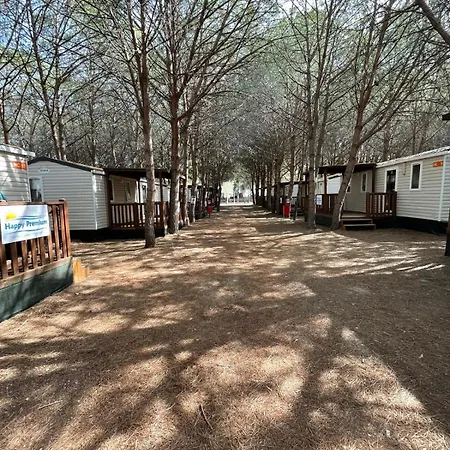 مكان تخييم Happy Camp Mobile Homes In Iscrixedda 3*